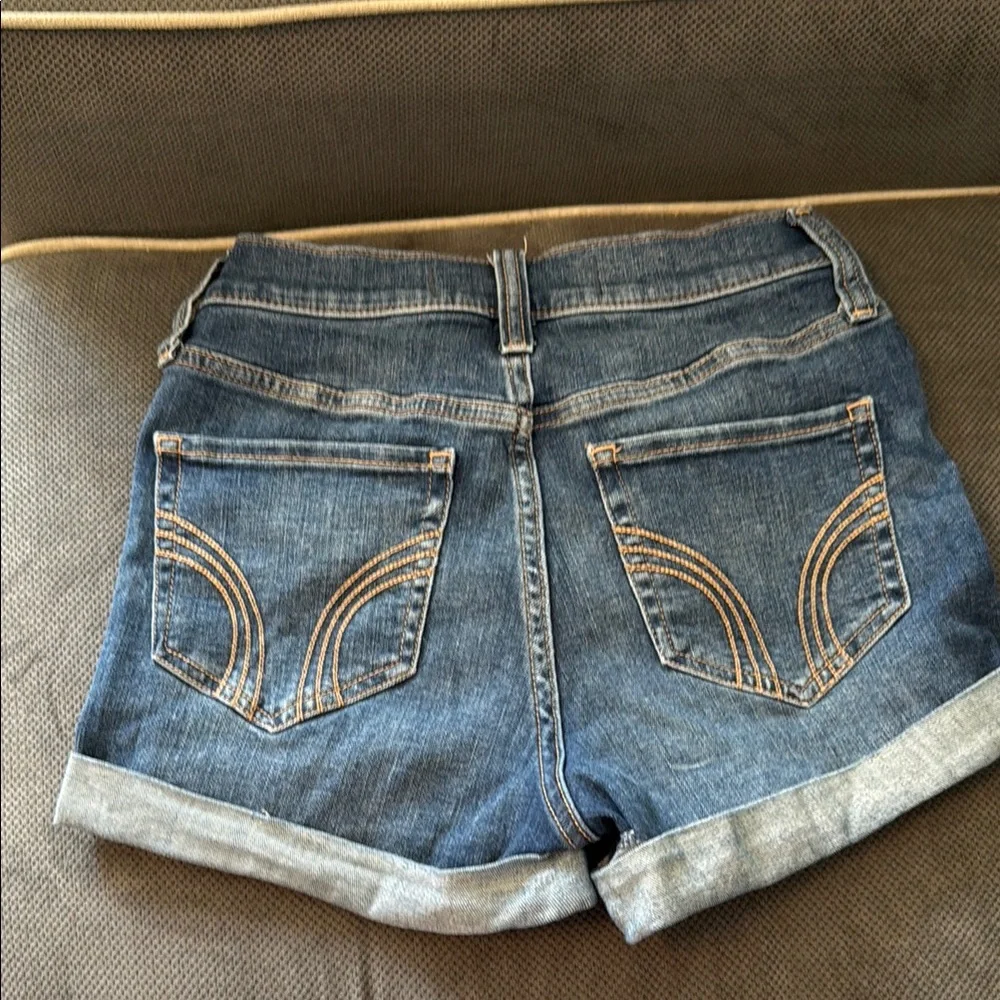 Hollister California High-Rise 3” Blue Jean Shorts Distressed‎